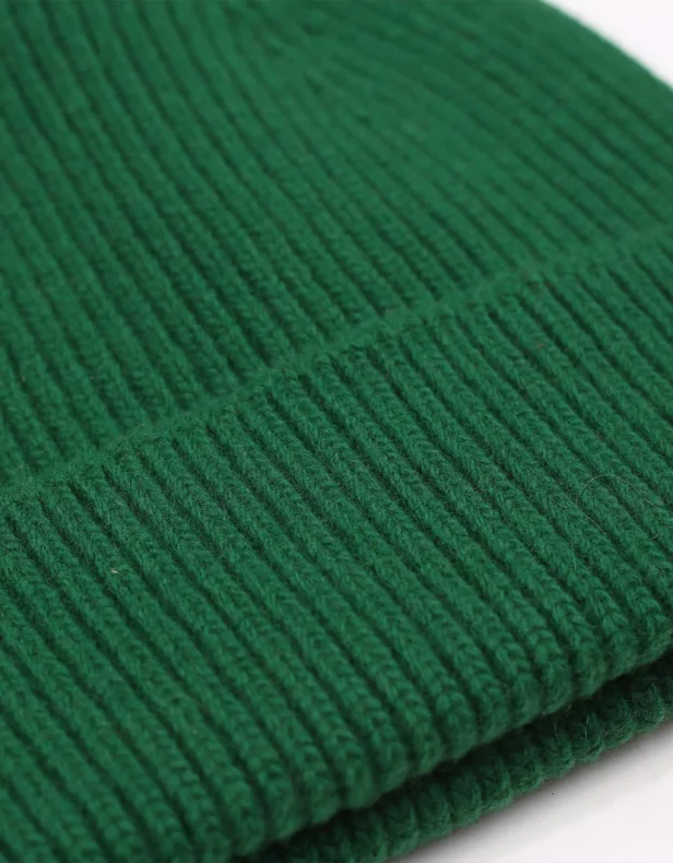 La laine mérinos est une matière naturelle aux propriétés exceptionnelles : douce, respirante et thermorégulatrice. Découvrez comment bien choisir, entretenir et préserver vos vêtements en mérinos pour les garder longtemps. Un guide complet rédigé par l'équipe Hyppairs pour adopter une mode plus durable, à Lyon et ailleurs.